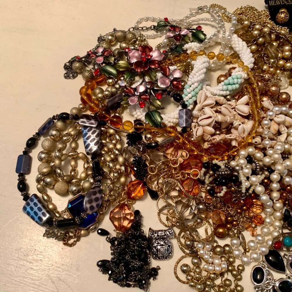 Lot of Assorted Vintage To Now Jewelry 2 lbs+ - Picture 2 of 4
